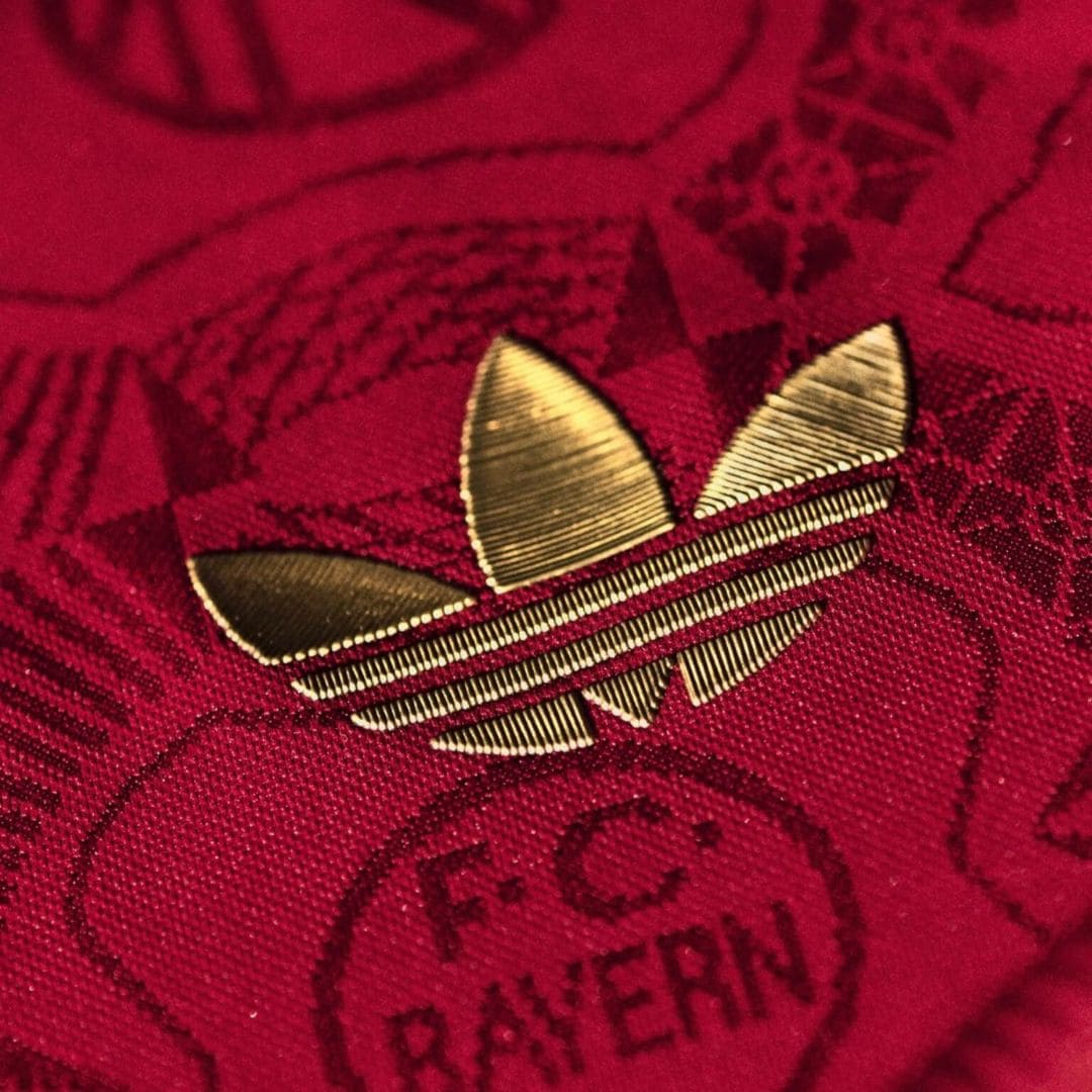 Camisa Bayern de Munique Homenagem 125 anos 25/26 - Torcedor Masculina - Vermelho e Dourado