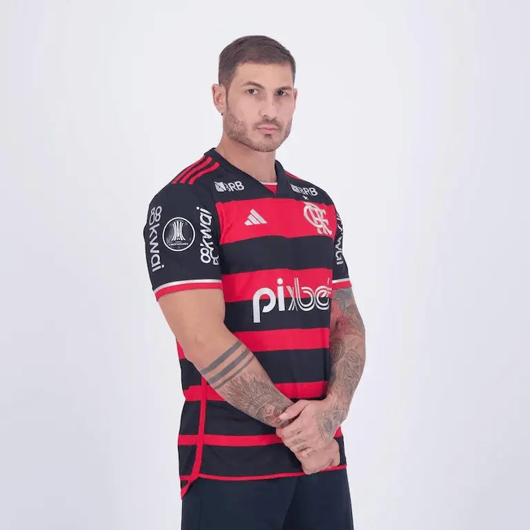 Camisa Flamengo I C/ Todos os Patrocínios e Patch Libertadores 24/25 - Torcedor Masculina - Vermelho e Preto