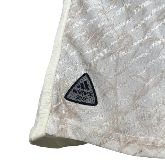 Camisa Bayern de Munique III (Third) 23/24 - Jogador Masculina - Branco - Manto Elegante