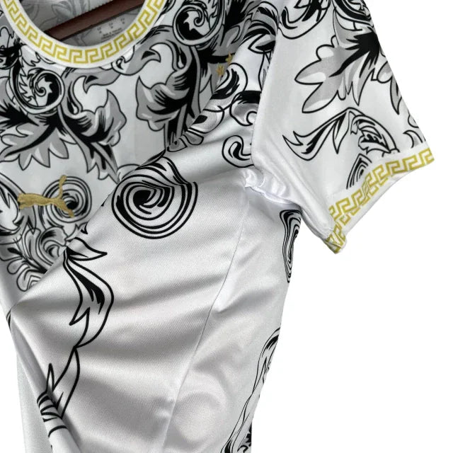 Camisa Seleção da Itália Edição Especial Versace 23/24 - Torcedor Masculina - Branco e Dourado - Manto Elegante