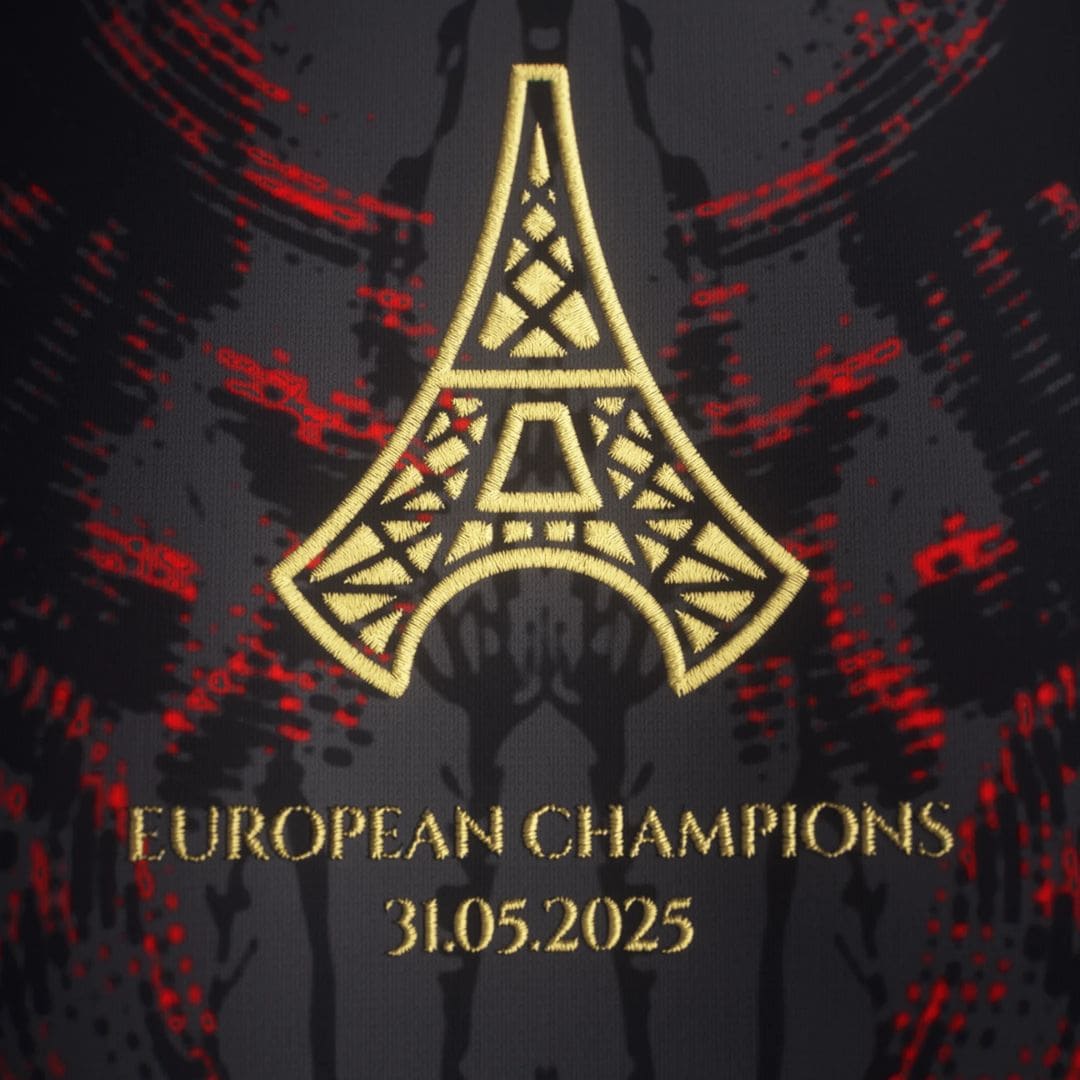 Camisa "The Parisians" 25/26 - Campeão de 2025 - Edição Especial - Torcedor Masculina - Preto e Vermelho