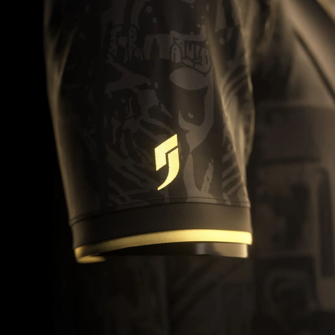 Camisa "Egyptian King" 25/26 - Salah #11 - Edição Especial - Torcedor Masculina - Preto e Dourado