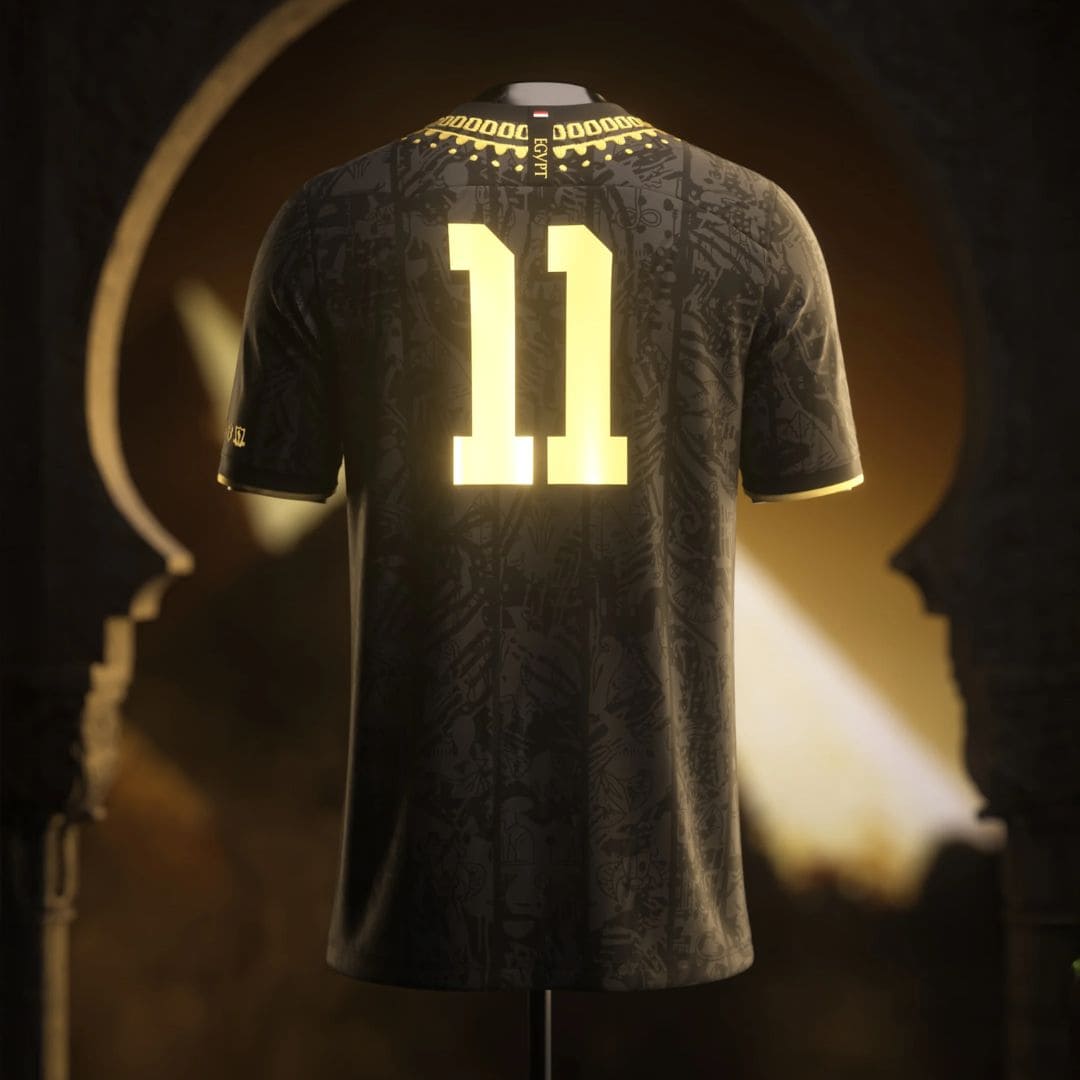 Camisa "Egyptian King" 25/26 - Salah #11 - Edição Especial - Torcedor Masculina - Preto e Dourado