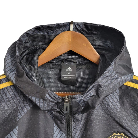 Jaqueta Corta-Vento Manchester United 23/24 - Masculina - Preto - Manto Elegante