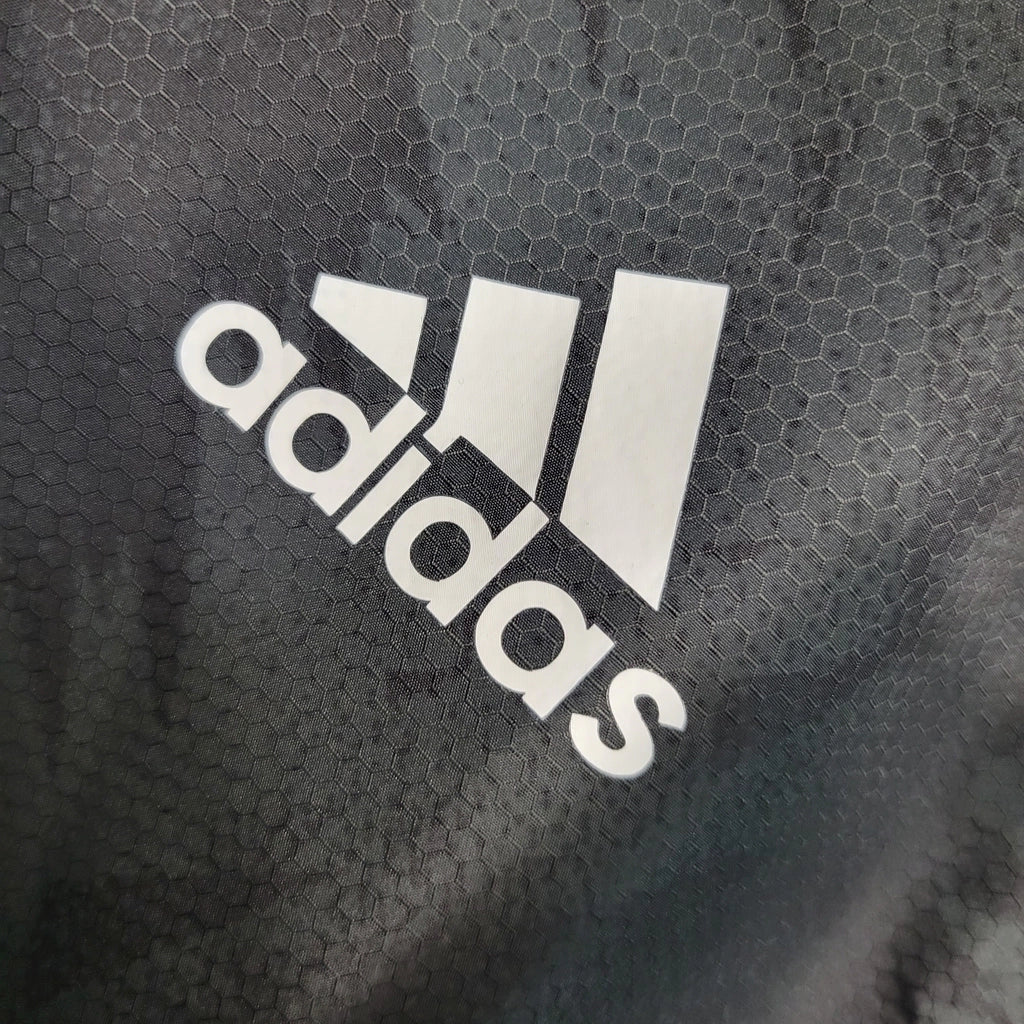 Jaqueta Corta-Vento Real Madrid 23/24 - Masculina - Preto e Branco - Manto Elegante