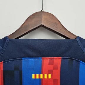 Camisa Barcelona I (Home) 22/23 - Torcedor Feminina - Azul Marinho, Azul Royal e Vermelho - Manto Elegante