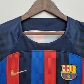 Camisa Barcelona I (Home) 22/23 - Torcedor Feminina - Azul Marinho, Azul Royal e Vermelho - Manto Elegante