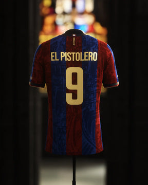 Camisa "Legends Of Barcelona" 24/25 - Suarez #9 EL PISTOLERO - Edição Especial Trio MSN - Torcedor Masculina - Vermelho e Azul