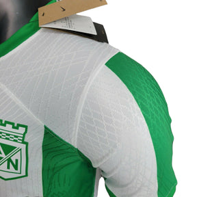 Camisa Atlético Nacional I (Home) 23/24 - Jogador Masculina - Branco e Verde - Manto Elegante