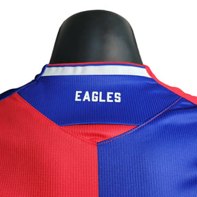 Camisa Crystal Palace I (Home) 23/24 - Jogador Masculina - Vermelho e Azul - Manto Elegante