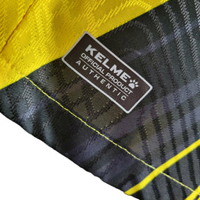 Camisa Watford I (Home) 23/24 - Jogador Masculina - Amarelo e Preto - Manto Elegante