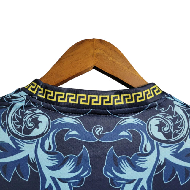 Camisa Seleção da Itália Edição Especial Versace 23/24 - Torcedor Masculina - Azul e Dourado - Manto Elegante