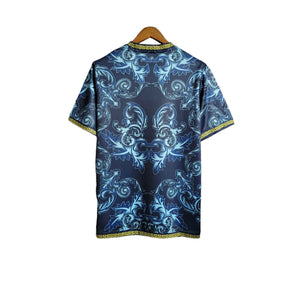 Camisa Seleção da Itália Edição Especial Versace 23/24 - Torcedor Masculina - Azul e Dourado - Manto Elegante