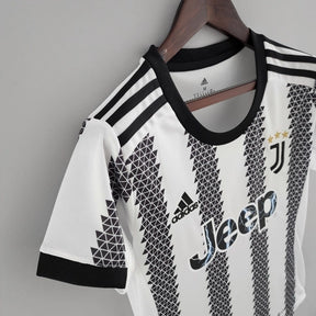 Camisa Juventus I (Home) 22/23 - Torcedor Feminina - Preto e Branco - Manto Elegante