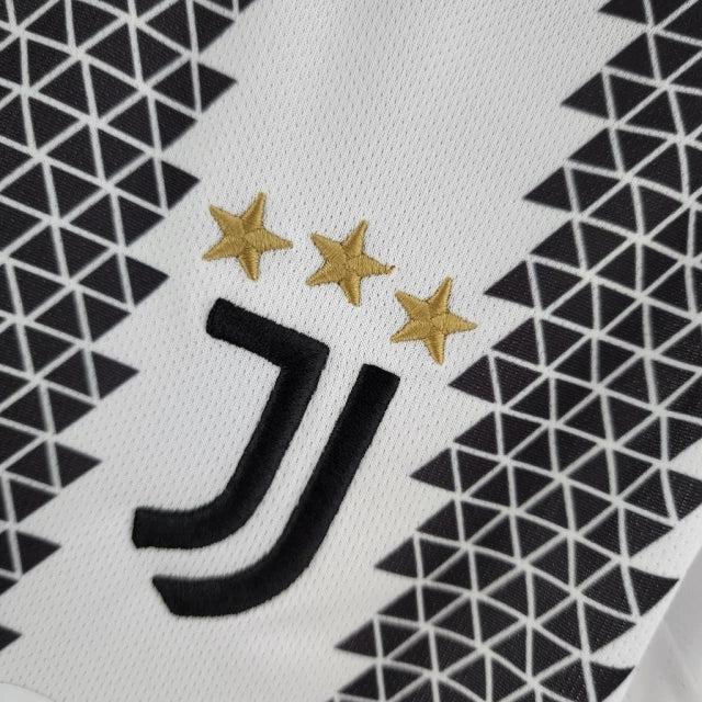 Camisa Juventus I (Home) 22/23 - Torcedor Feminina - Preto e Branco - Manto Elegante