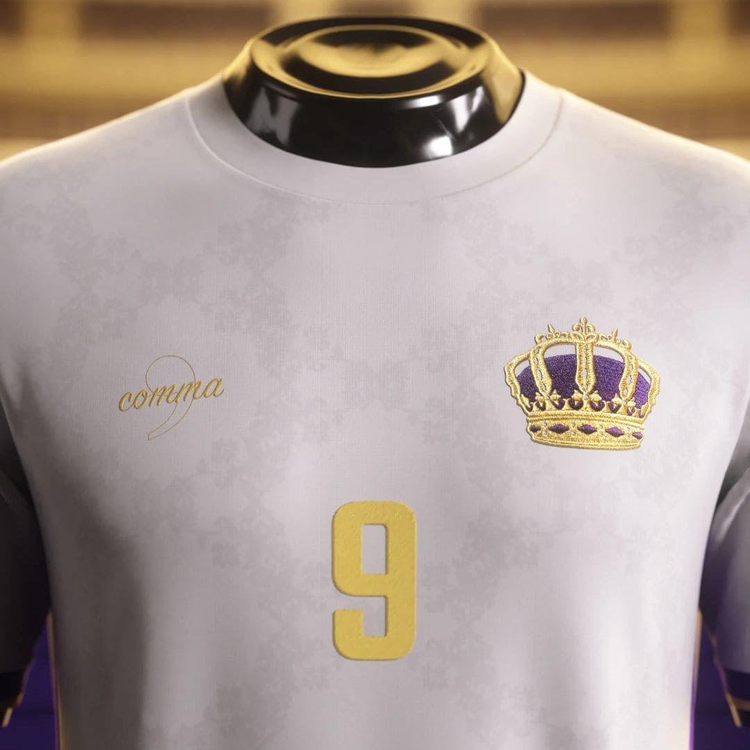 Camisa "Legends Of Madrid" 24/25 - Benzema #9 KING KARIM - Edição Especial Trio BBC - Torcedor Masculina - Branco