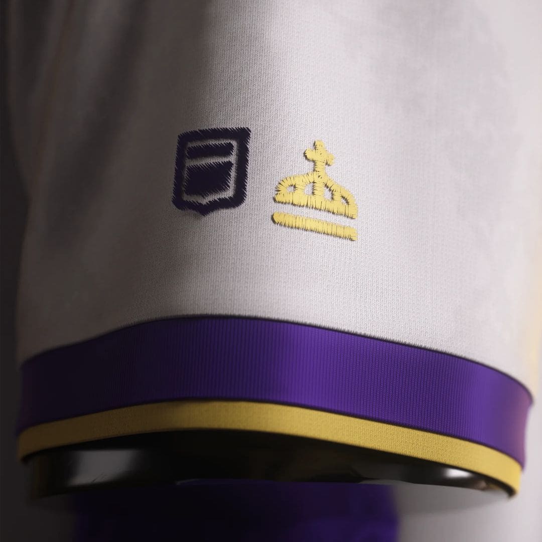 Camisa "Legends Of Madrid" 24/25 - Benzema #9 KING KARIM - Edição Especial Trio BBC - Torcedor Masculina - Branco