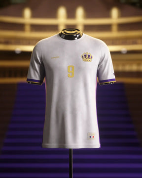 Camisa "Legends Of Madrid" 24/25 - Benzema #9 KING KARIM - Edição Especial Trio BBC - Torcedor Masculina - Branco